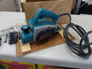 makita マキタ 電気かんな 1900B