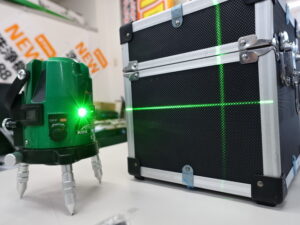 【KDS】高輝度グリーンレーザー墨出器 スーパーレイATL-25G