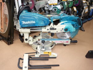 マキタ 216mm スライドマルノコ LS0814FL レーザー 蛍光灯付 