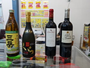お酒 買取り 査定 ジョニーウォーカープラチナムラベル 竹鶴 古酒 三岳 ワイン等