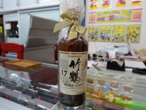お酒 買取り 査定 ジョニーウォーカープラチナムラベル 竹鶴 古酒 三岳 ワイン等