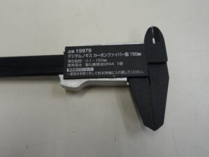 測定器 シンワ デジタルノギス カーボンファイバー製 15cm 19979