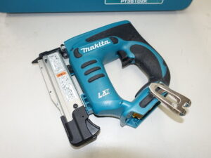 マキタ18V充電式ピンタッカ PT351DZK (本体+ケース）