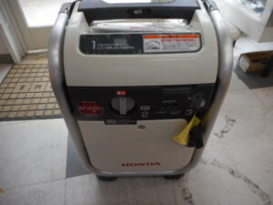 発電機 EU9iGB 100V ガス 中古品