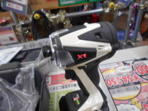 人気機種！かっこいいです！　リョービ　インパクトドライバー　BID-10XR　白　手元で切り替え　バッテリ2個　充電器　セット　未使用品 