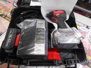 鮮やかな赤色がおしゃれです！　パナソニック　EZ75A7LJ2G-R　充電インパクトドライバー　赤　18V　5.0Ah　バッテリー×2個　中古品