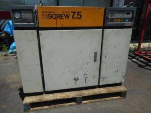 日立 コンプレッサー 7.5 大型 エアー 工場 土木 建設 備え付け 中古品