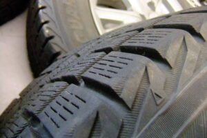 ヨコハマ スタッドレスタイヤ ホイール付き 175/65R14 4本セット 中古品