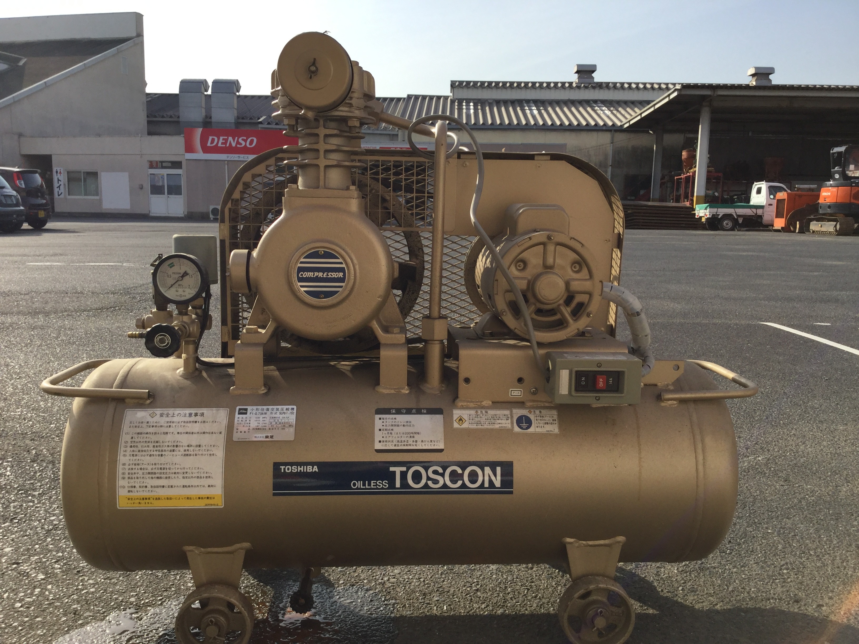 TOSHIBA　SLP86-7S2　小型往復空気圧縮機
