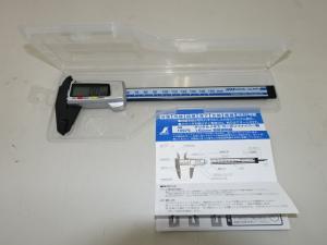 測定器 シンワ デジタルノギス カーボンファイバー製 15cm 19979