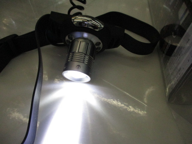 プロギアー　LEDヘッドライト　PG-6W　通電　動作確認　電池　中古美品